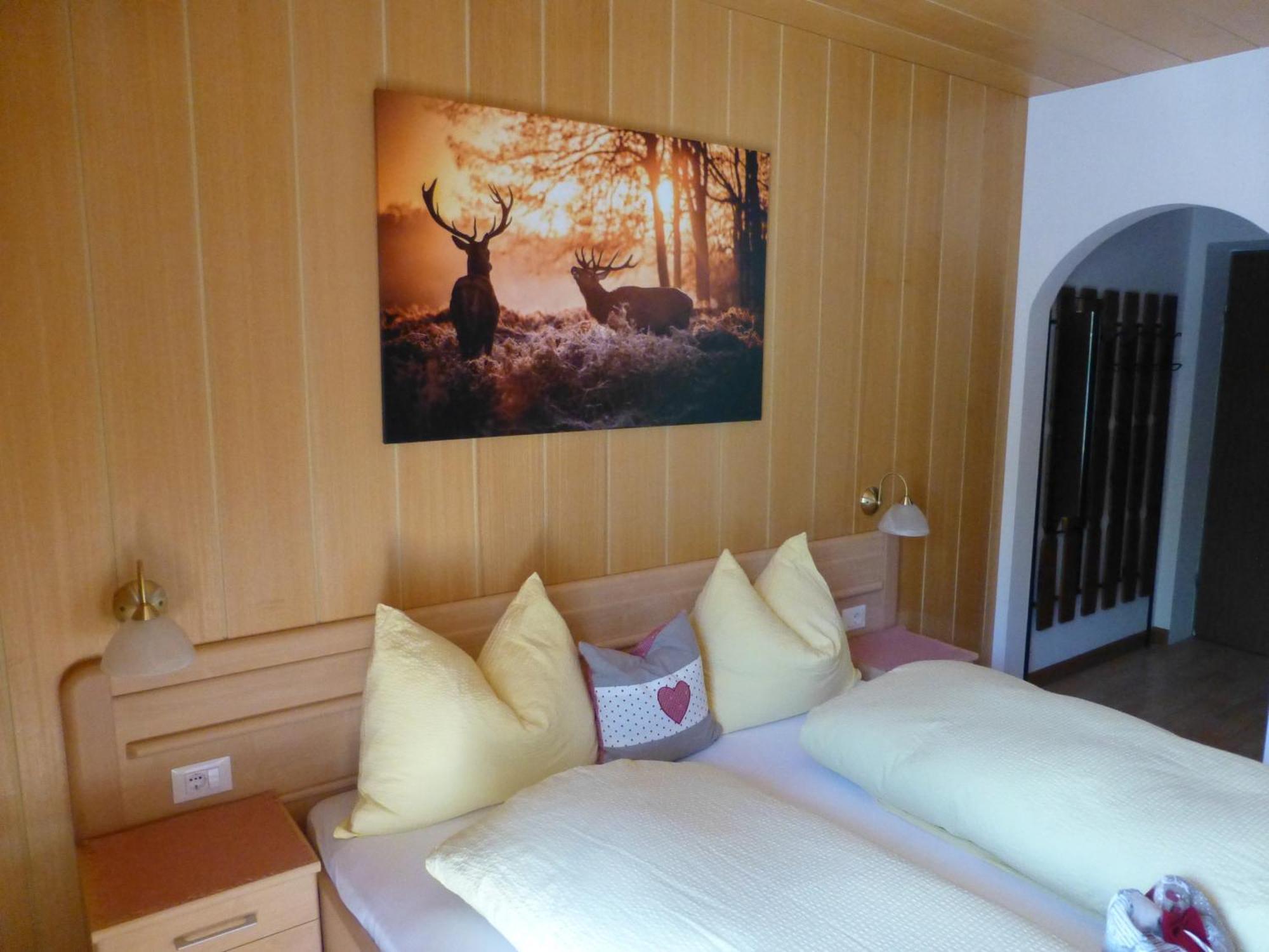 Garni Helfer Bed & Breakfast Dobbiaco Ngoại thất bức ảnh
