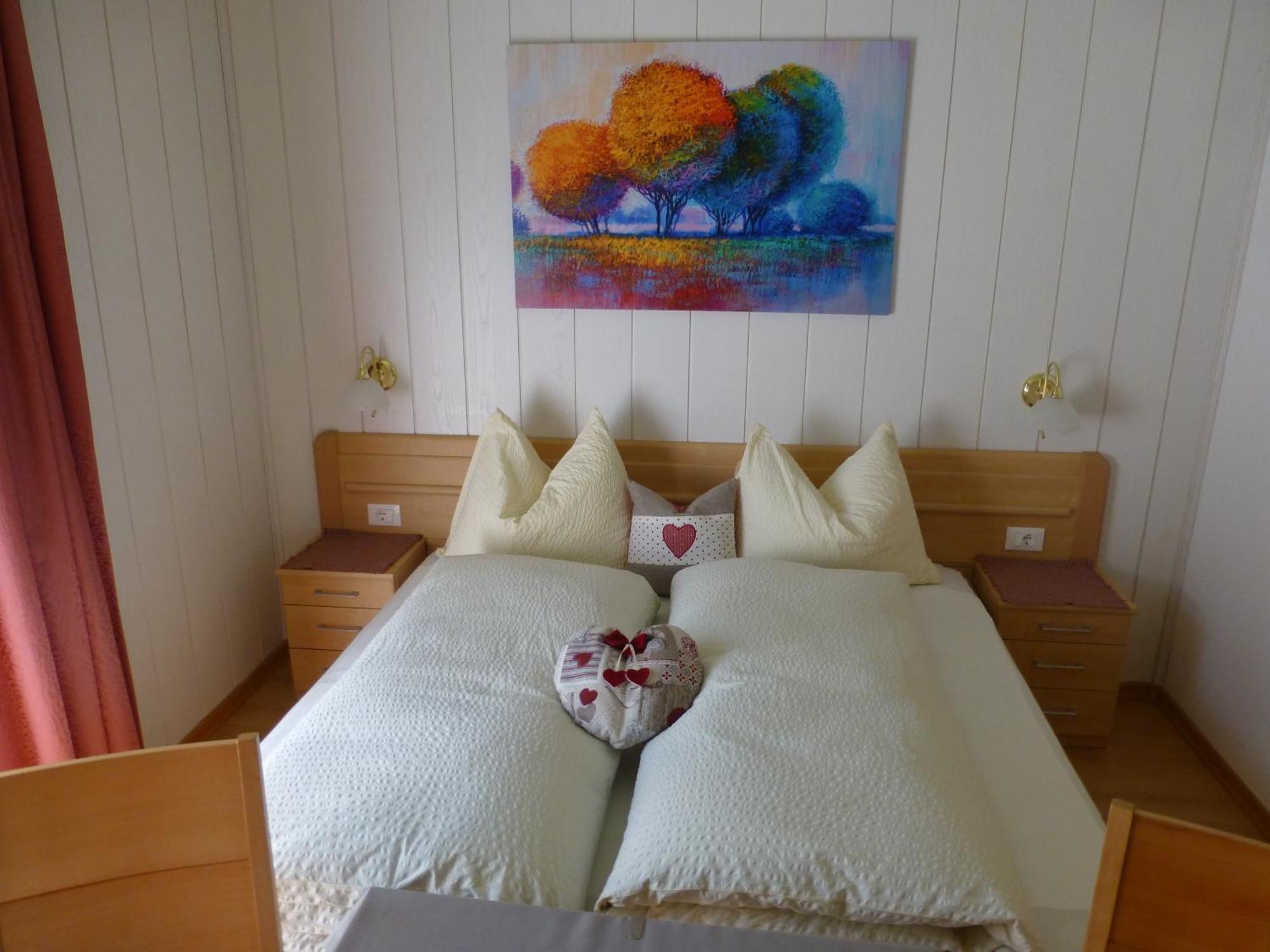 Garni Helfer Bed & Breakfast Dobbiaco Ngoại thất bức ảnh