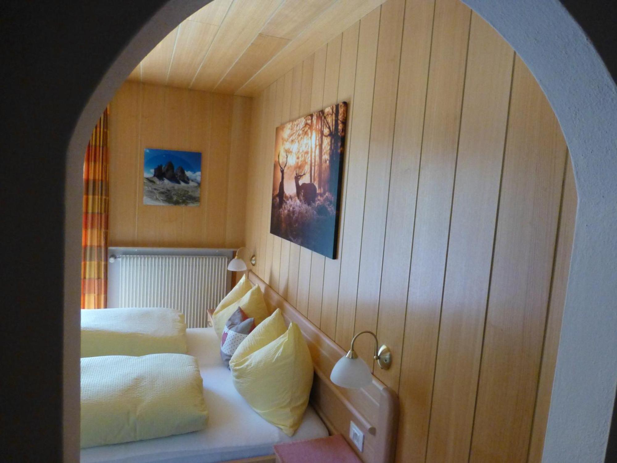 Garni Helfer Bed & Breakfast Dobbiaco Ngoại thất bức ảnh