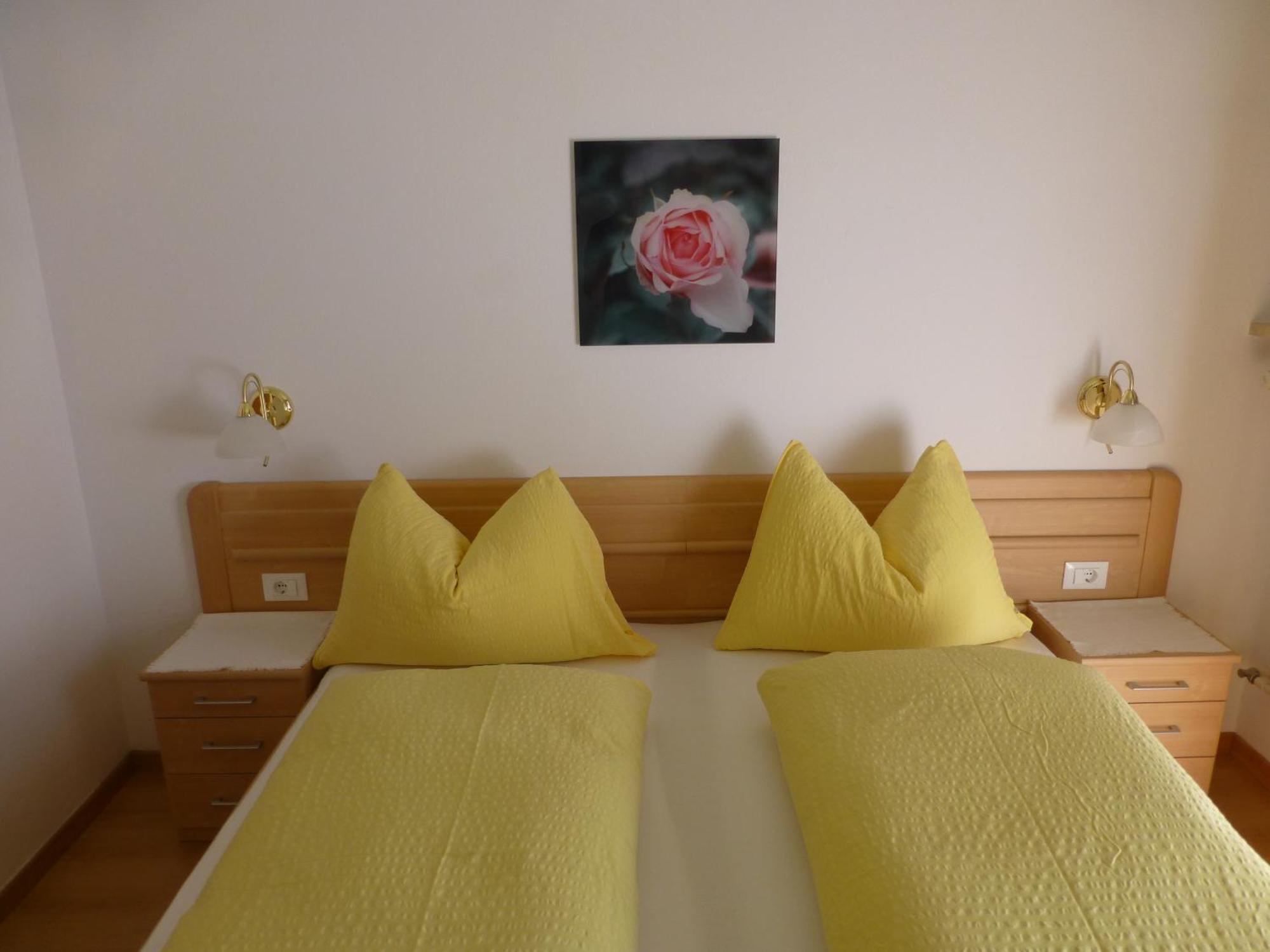 Garni Helfer Bed & Breakfast Dobbiaco Ngoại thất bức ảnh